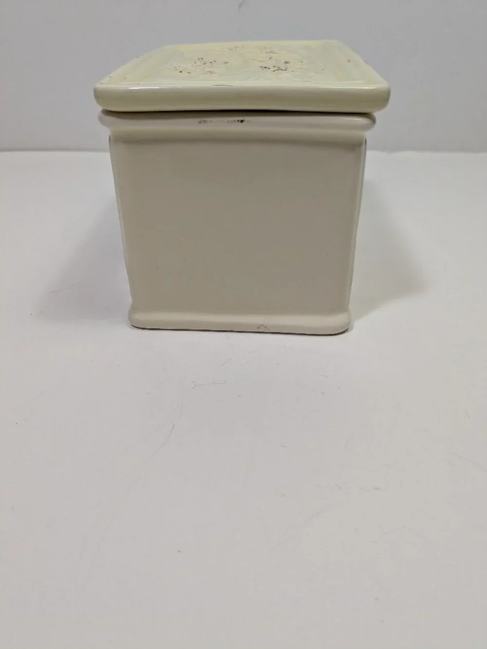 Sur La Table Salt Box Cellar Beige Yellow Red Glazed Kitchen Home Decor Ceramic